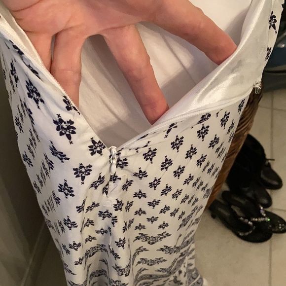 Sadie & Sage blue & white jumper w/ a bottom ruffle and criss cross back. - Picture 8 of 12